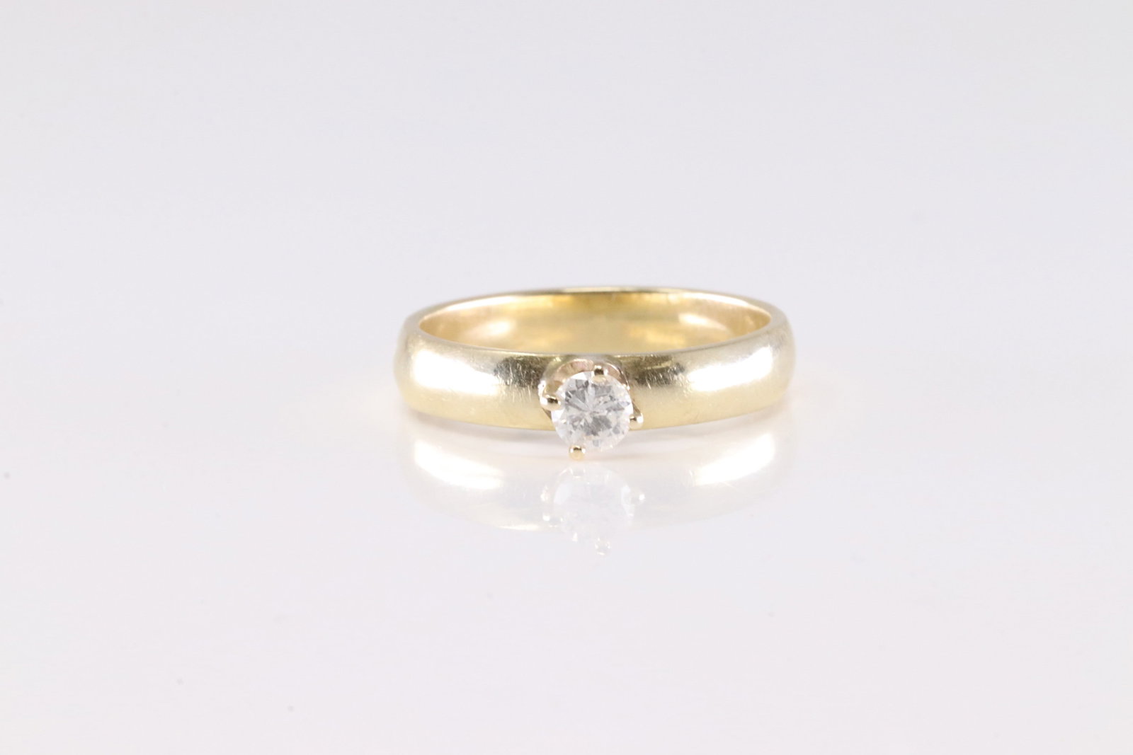 Engagement Diamond Ring 14Kt.: Ladies 14Kt Yellow Gold Engagement Diamond Ring. This Elegant Ring has Solitaire Brilliant Diamond. Ring size: 7.00. Total weight: 3.36 Grams.