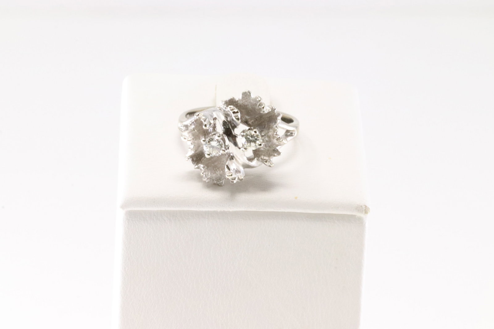 Diamond Ring 14Kt.: Ladies 14Kt White Gold Diamond Ring. Ring has a deisng with 2 round Diamonds. Diamonds weight:approx 0.25cte. Ring size: 6.50. Total weight: 4.40 Grams.