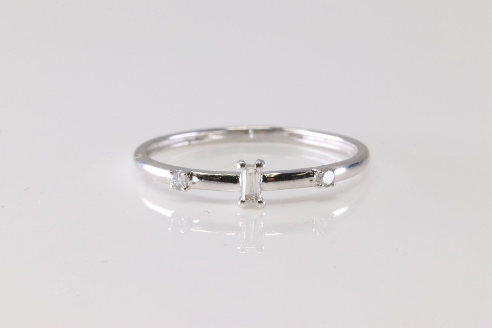 Diamond Ring 14kt.: Ladies 14kt White Gold Diamond Ring. Elegant Ring has 3 Round Sparkling Diamonds. Diamond Weight: 0.09ctw. Ring Size: 6.50.