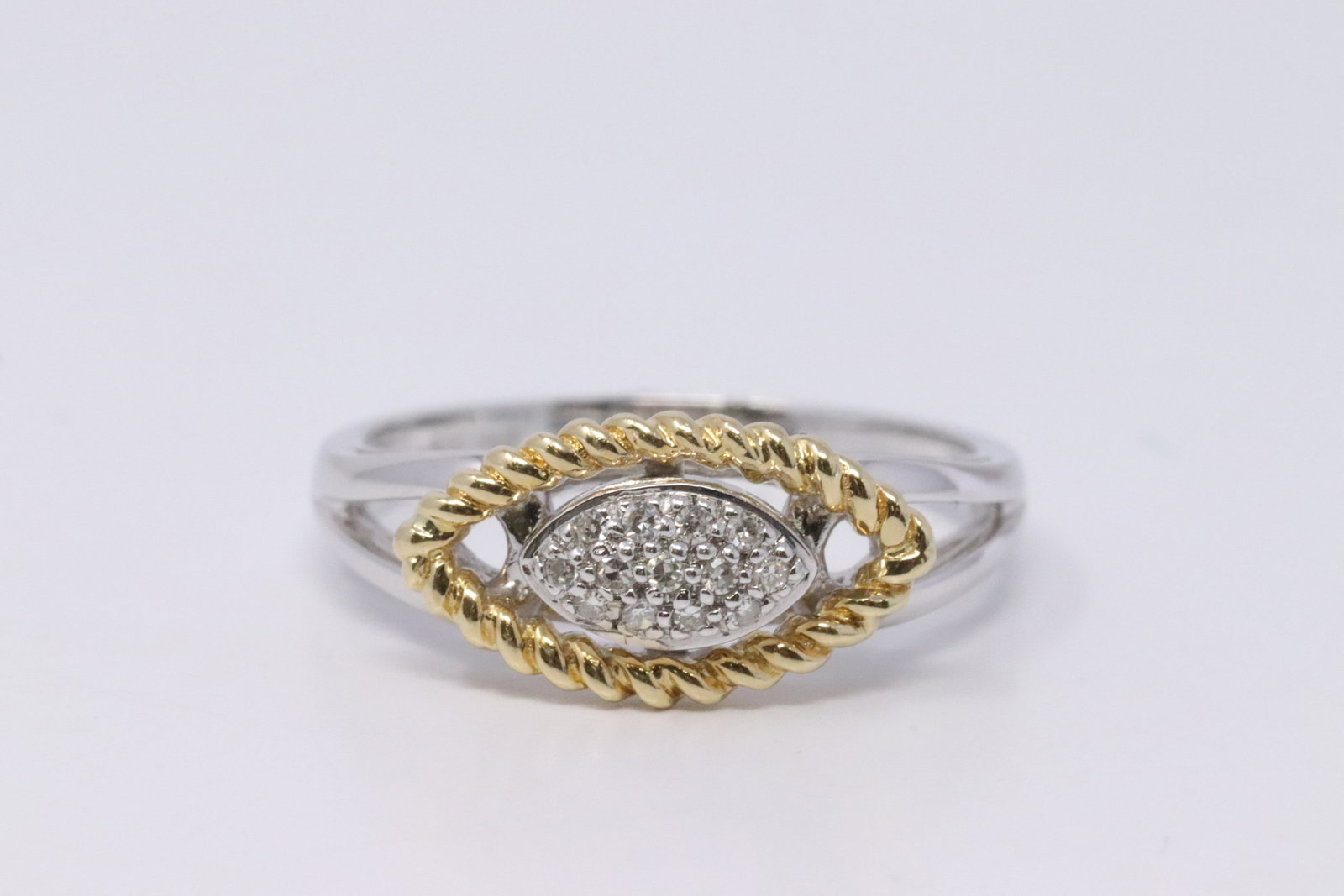 14Kt Ladies Diamond Ring: A ladies 14kt White Gold diamond ring. Ring has round diamonds set in the center. Ring size: 7.00. Total weight: 3.40 grams. #AY