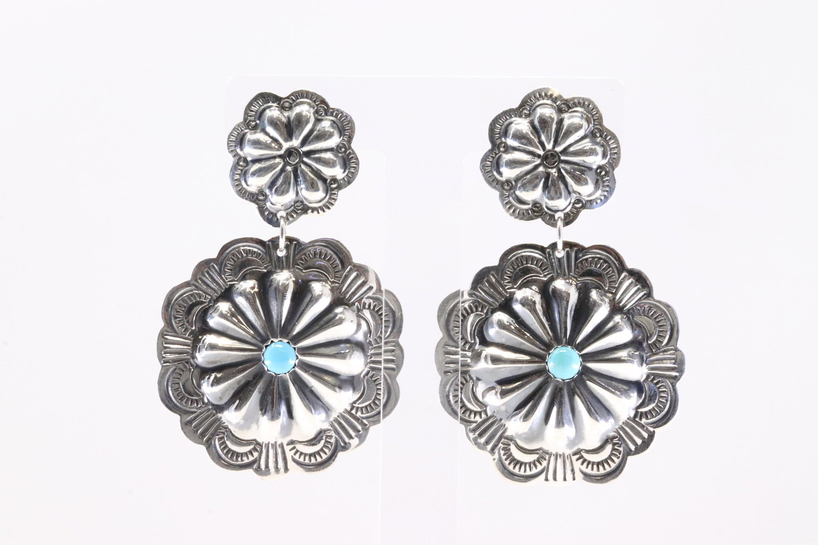 Native America Navajo Sterling Silver Kingman Turquoise Concho Post Dangling Earring's By Genevive: This is a Native America Navajo Sterling Silver Kingman Turquoise Concho Post Dangling Earring's By Genevive Blackg. Stamp Blackg.