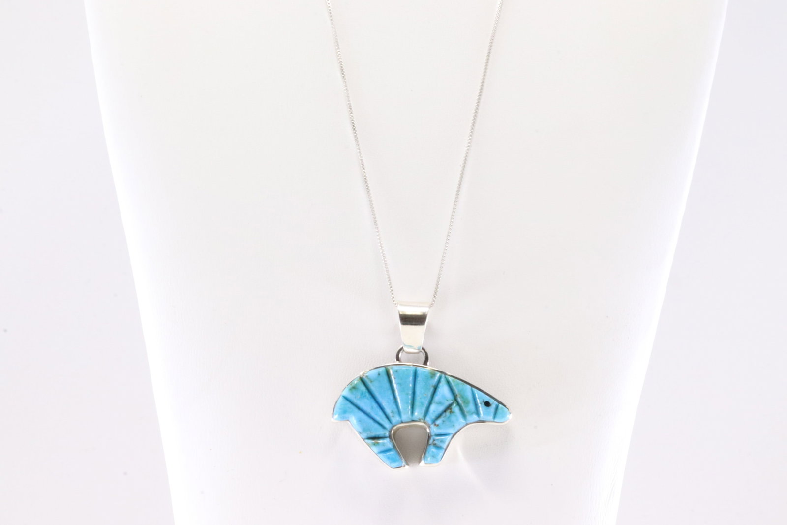 Native America Navajo Sterling Silver Turquoise Bear Pendant By Calvin. with A 925 Necklace.: This is a Native America Navajo Sterling Silver Turquoise Bear Pendant By Calvin. with A 925 Necklace. Necklace length: 20.00"