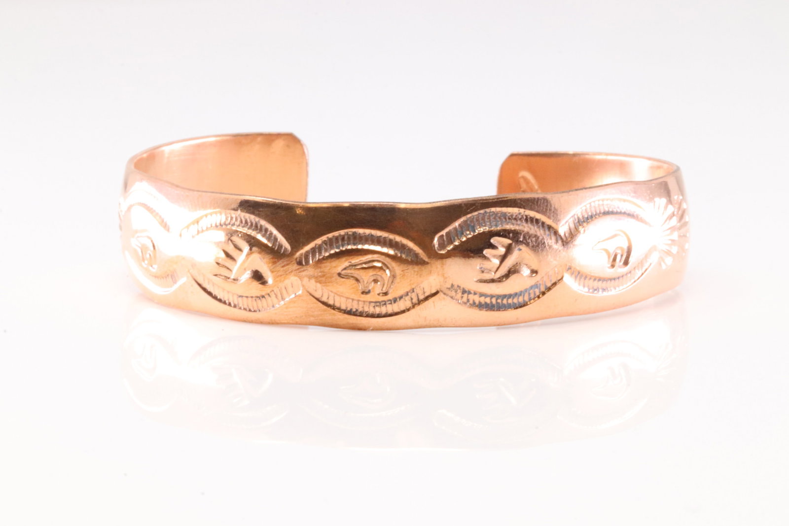 Native America Navajo Copper Bracelet Cuff By T.: This is a Native America Navajo Copper Bracelet Cuff By T.