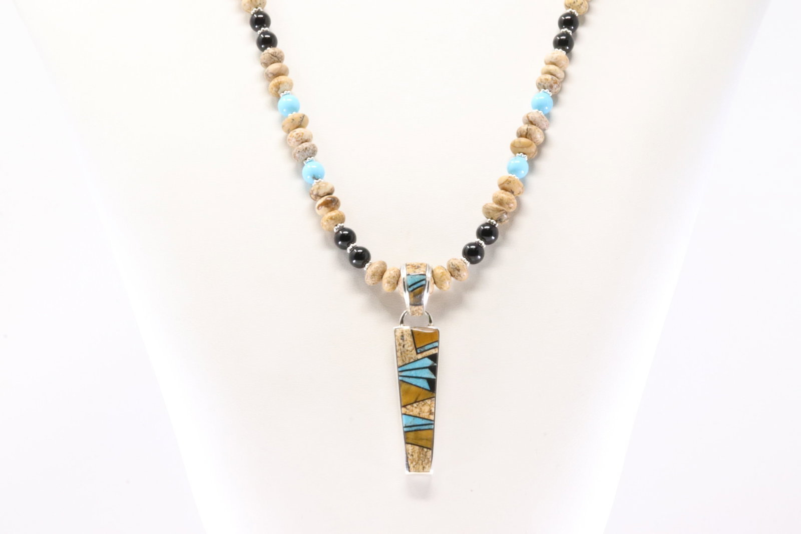 Native America Navajo Sterling Silver Multi-Color Pearl Beaded Necklace By Calvin Begay.: This is a Native America Navajo Sterling Silver Multi-Color Pearl Beaded Necklace By Calvin Begay. Necklace length: 22.00"