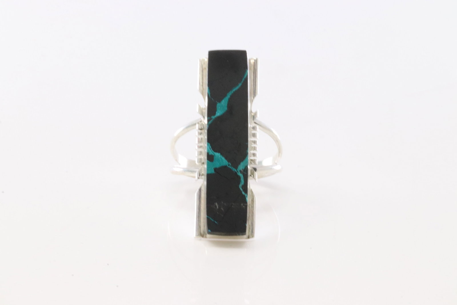 Native America Navajo Sterling Silver Turquoise Ring By BE.: This is a Native America Navajo Sterling Silver Turquoise Ring By BE. Stamp BE. Ring Size: 7.50.