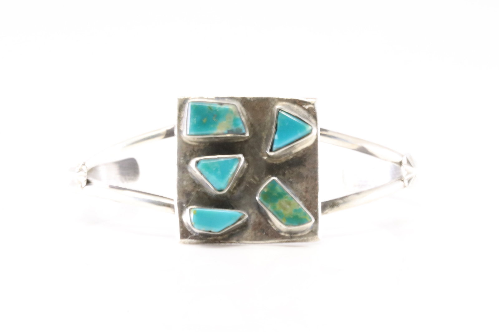 Native America Zuni Sterling Silver Kingman Turquoise Bracelet Cuff By Jude Candelaria.: This is a Native America Zuni Sterling Silver Kingman Turquoise Bracelet Cuff By Jude Candelaria.
