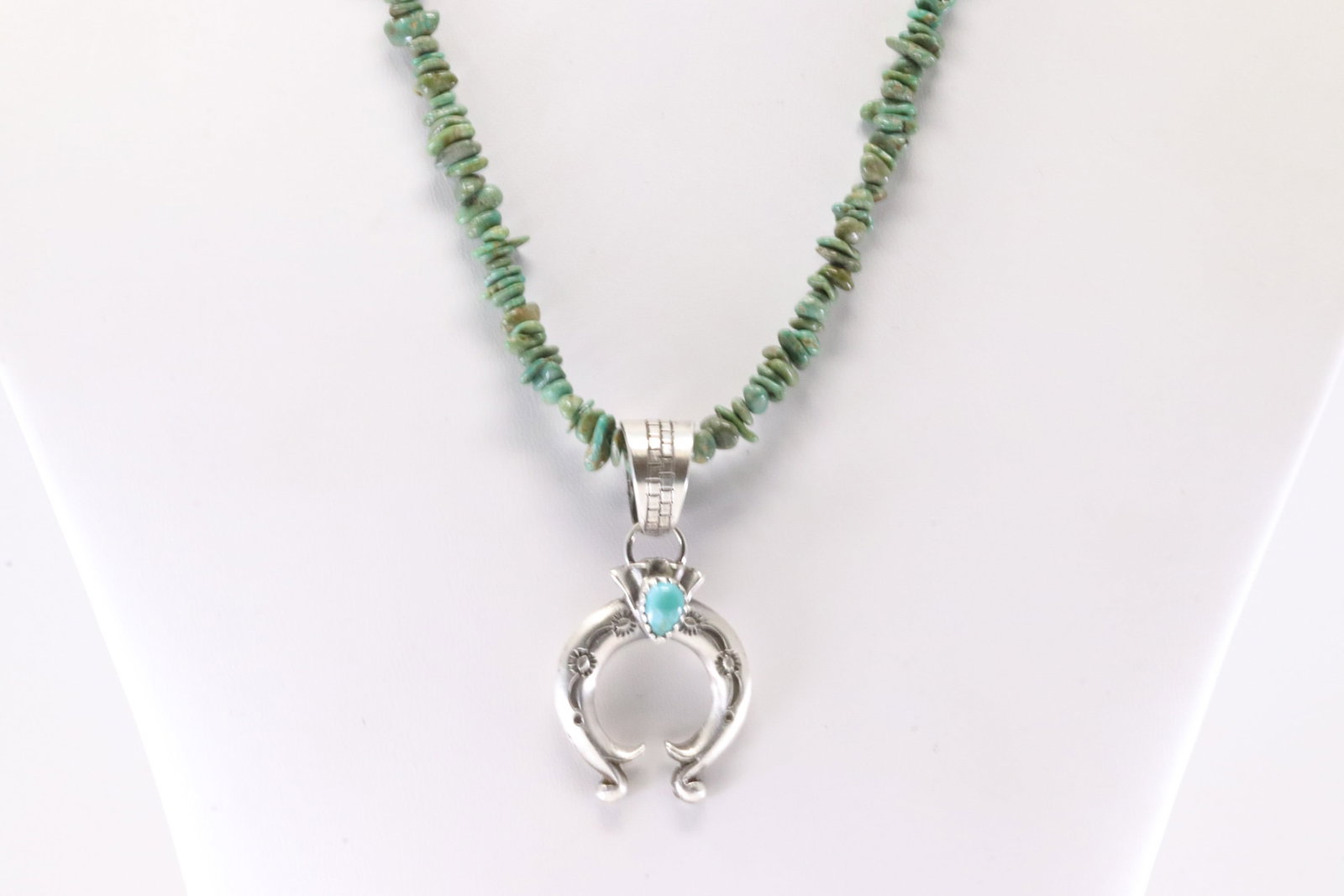 Native America Navajo Sterling Silver Turquoise Naja Necklace By Sharon McCarthy.: This is a Native America Navajo Sterling Silver Turquoise Naja Necklace By Sharon McCarthy. Stamp R.B Company. Necklace Length: 16.00.