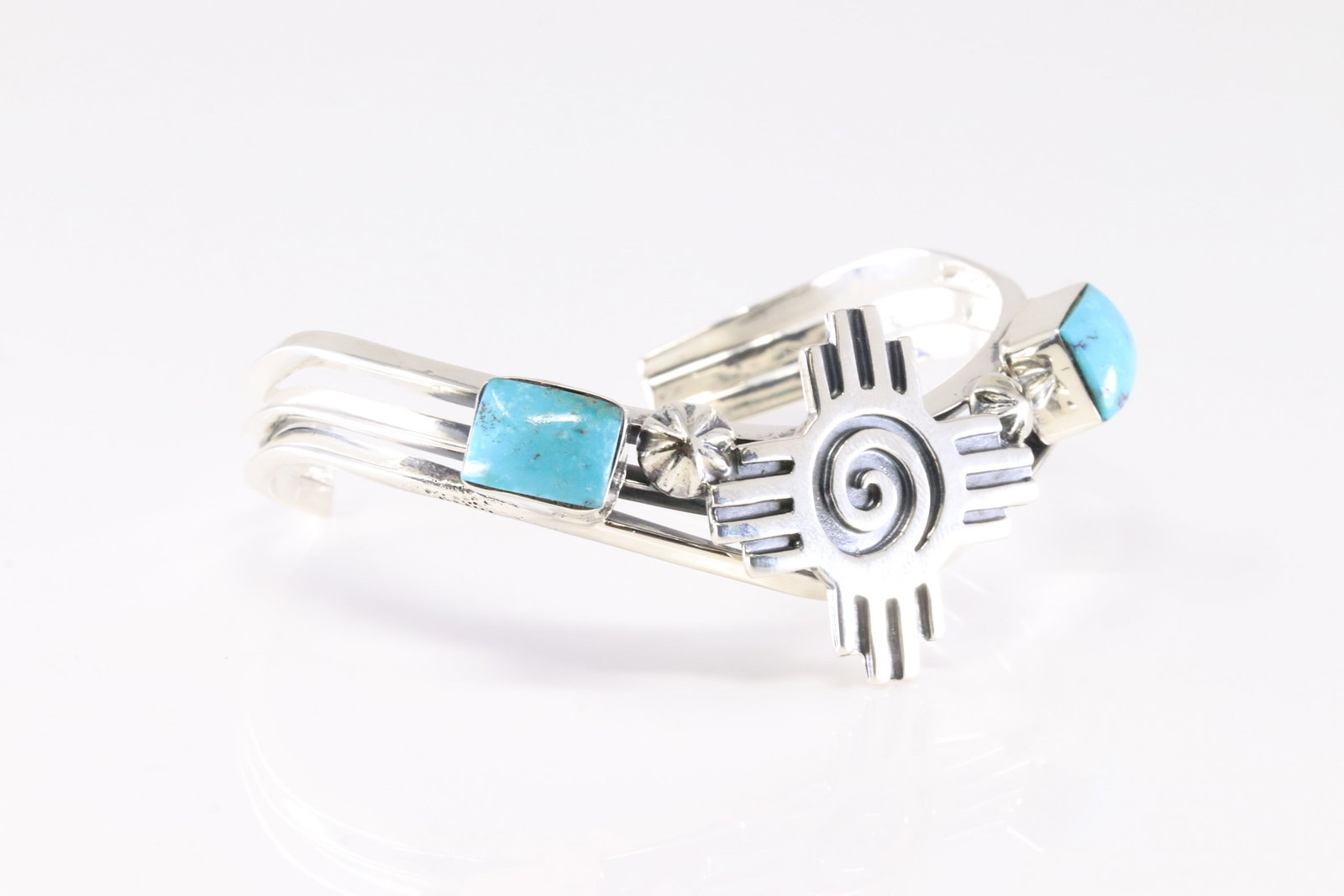 America Sterling Silver Turquoise Bracelet Design Cuff.: This is a America Sterling Silver Turquoise Bracelet Design Cuff.