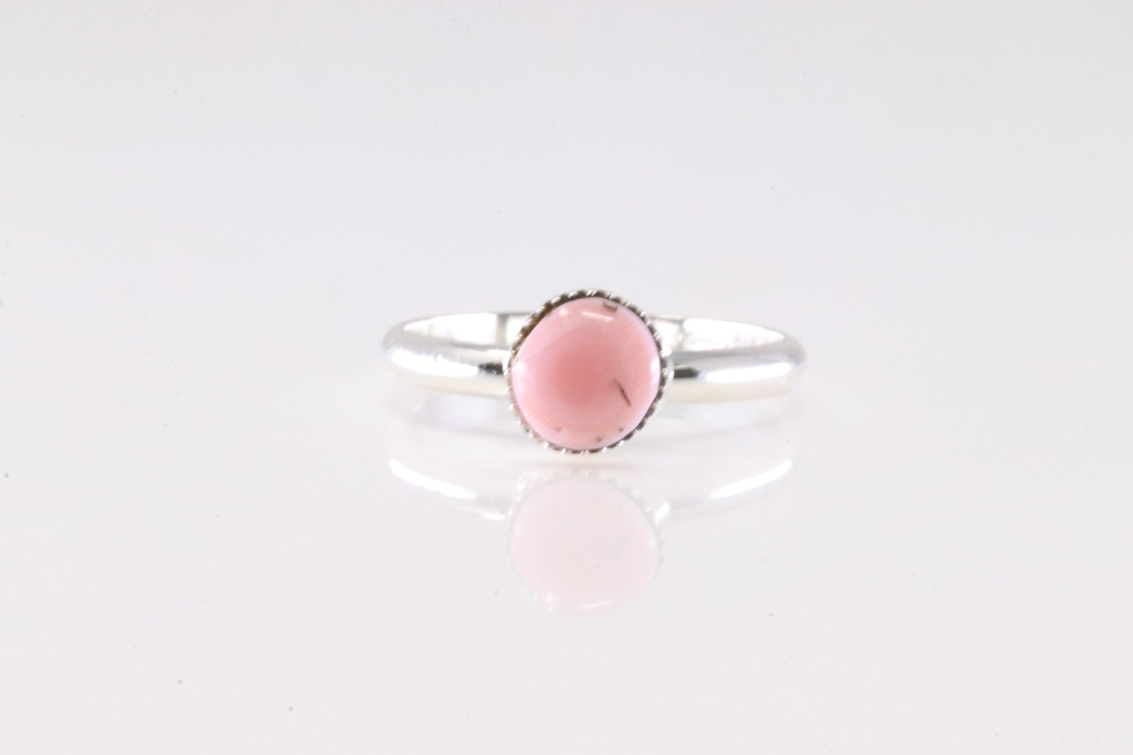America Stearling Silver Pink Conch Shell Ring. (1 of 3)