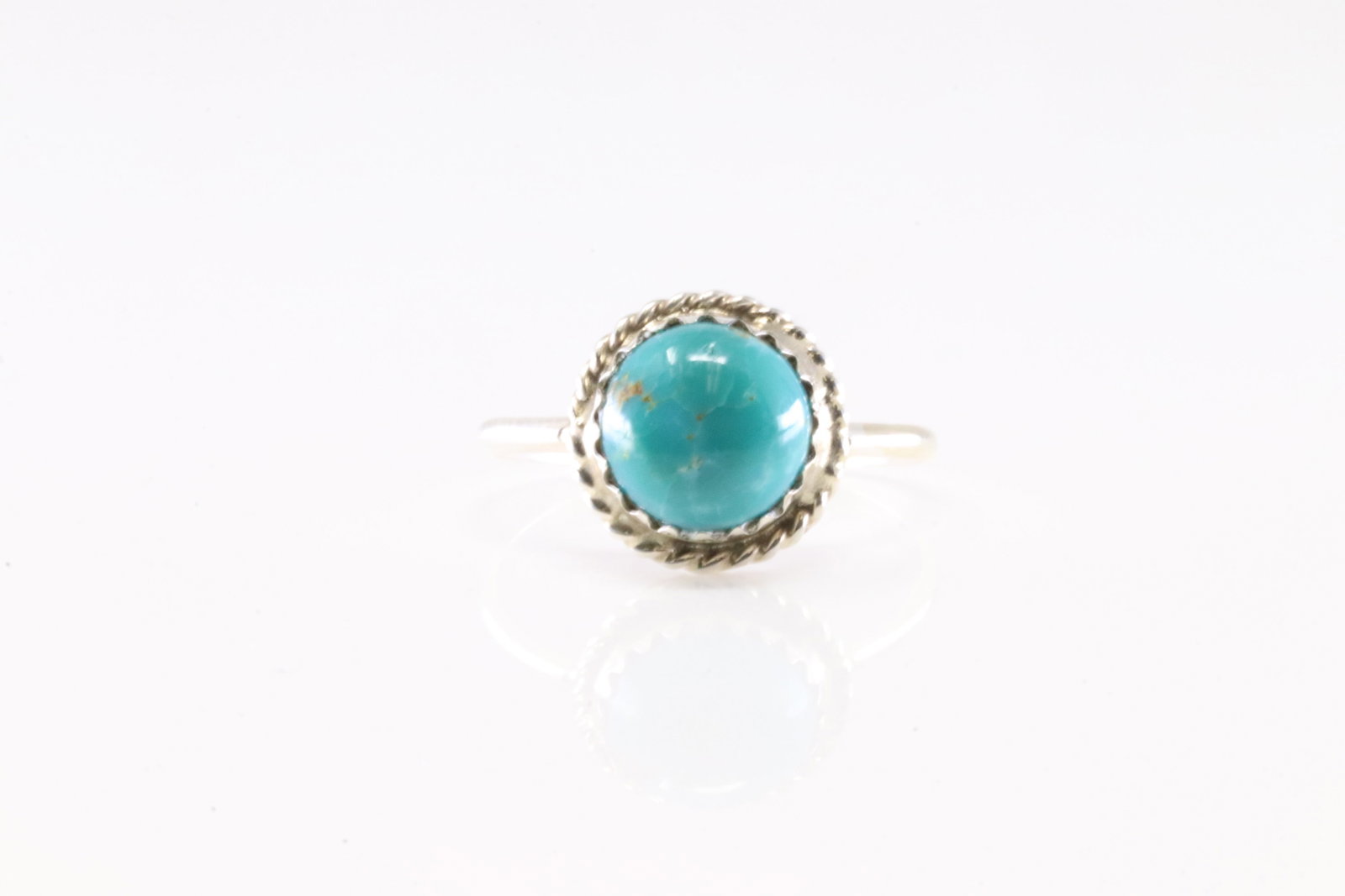 America Sterling Silver Turquoise Ring.: This is a America Sterling Silver Turquoise Ring. Ring size: 6.00.
