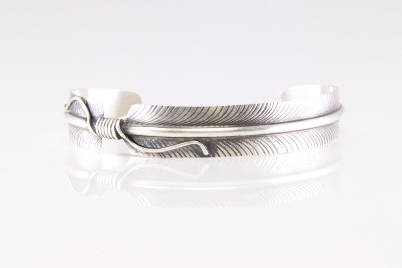 Native America Navajo Sterling Silver Solid Feather Bracelet Cuff By C.C.: This is a Native America Navajo Sterling Silver Solid Feather Bracelet Cuff By C.C. Stamp CC.