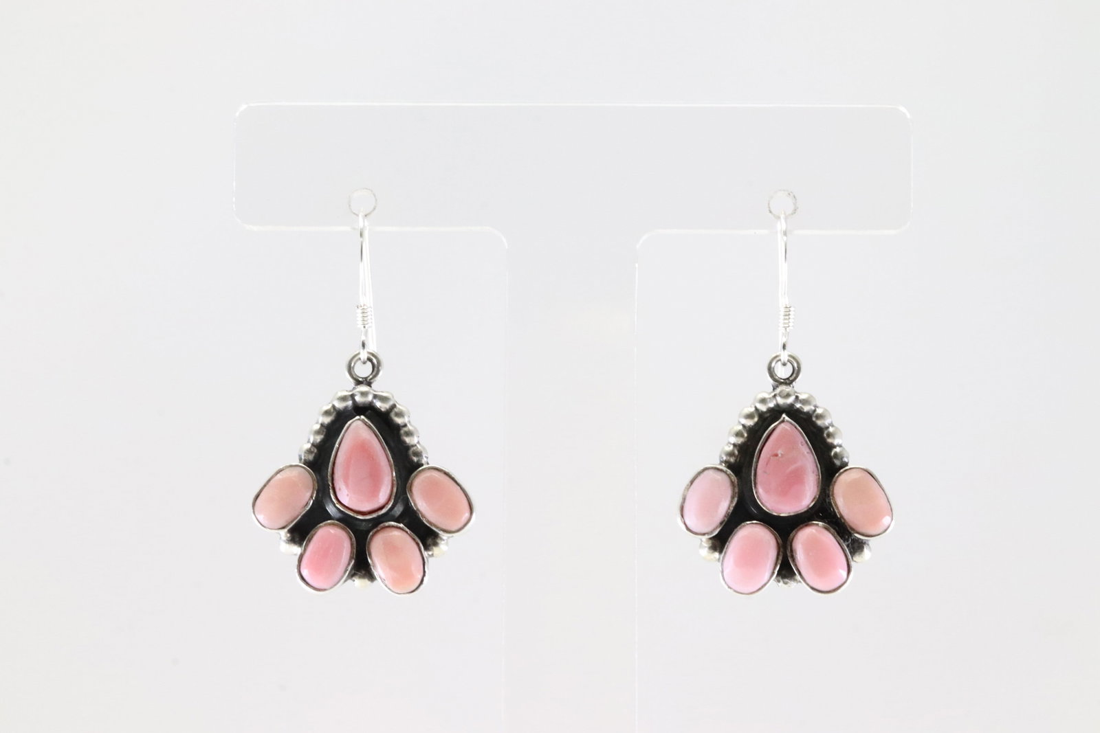 Native America Navajo Sterling Silver Pink Conch Shell Dangling Earring's By gary Shorty.: This is a Native America Navajo Sterling Silver Pink Conch Shell Dangling Earring's By gary Shorty.