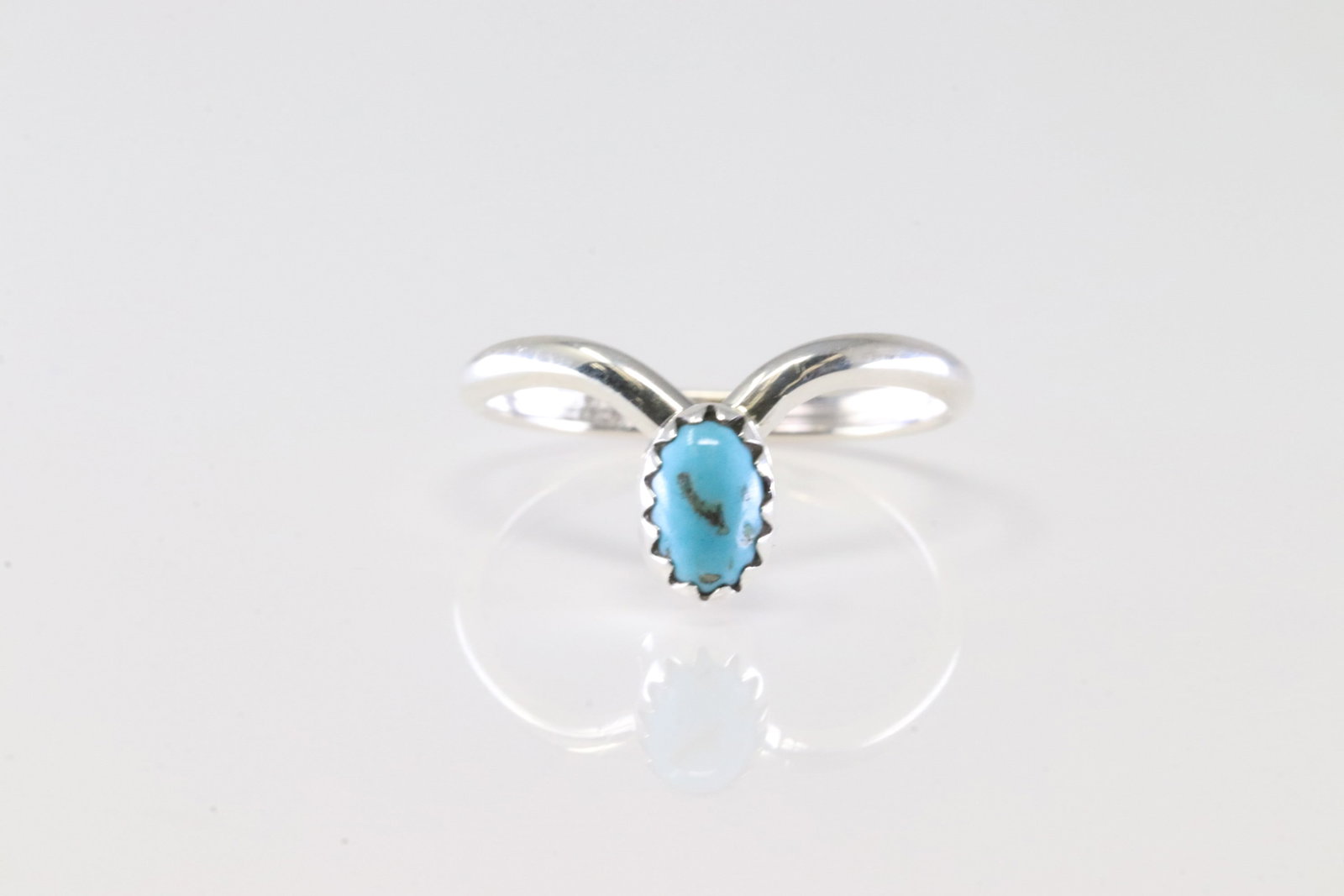 America Sterling Silver Turquoise Ring.: This is a America Sterling Silver Turquoise Ring. Ring size: 6.00.