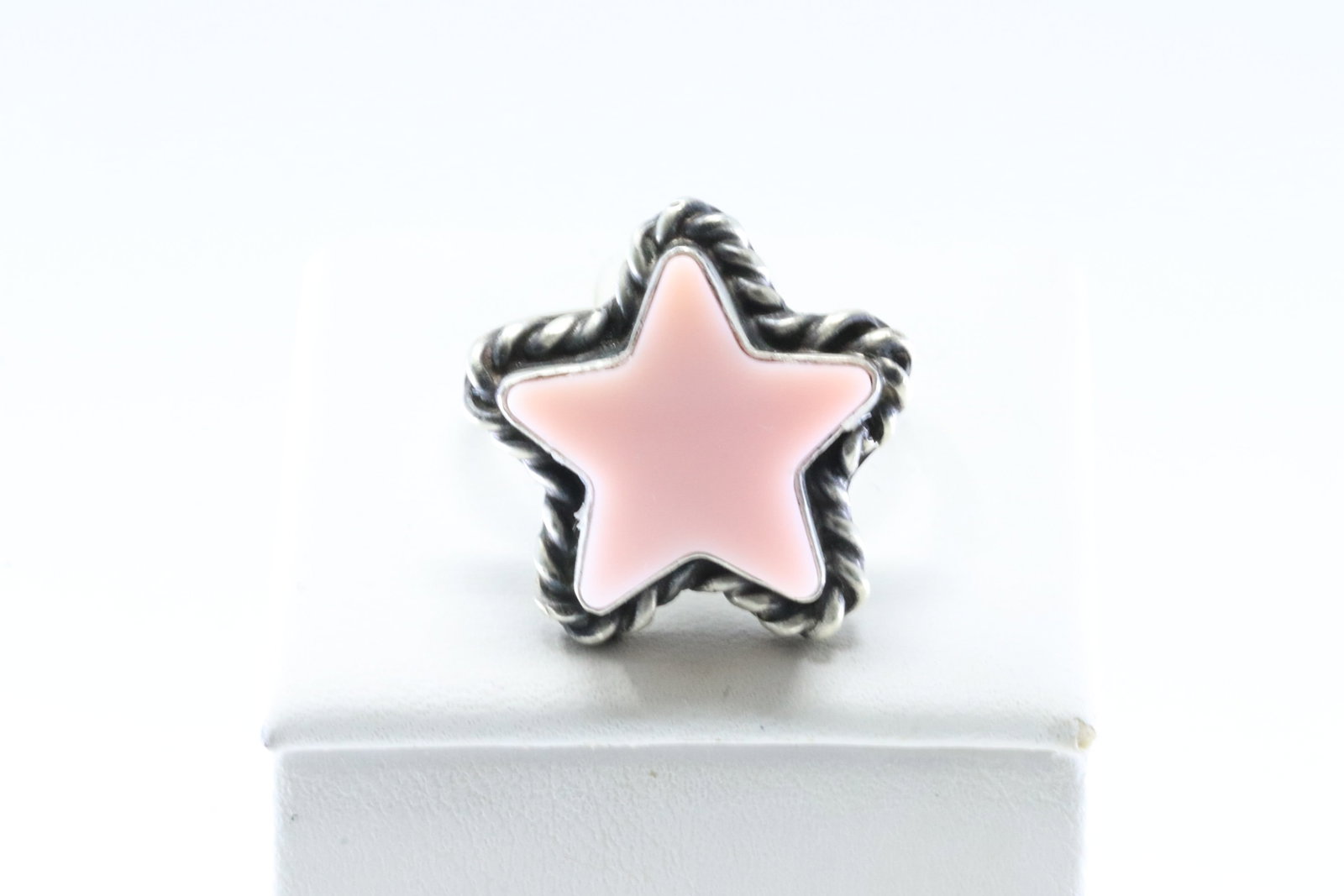 Native America Navajo Sterling Silver Pink Conch Sheel Star Ring By Dixon.: This is a Native America Navajo Sterling Silver Pink Conch Sheel Star Ring By Dixon. Ring size: 8.25.