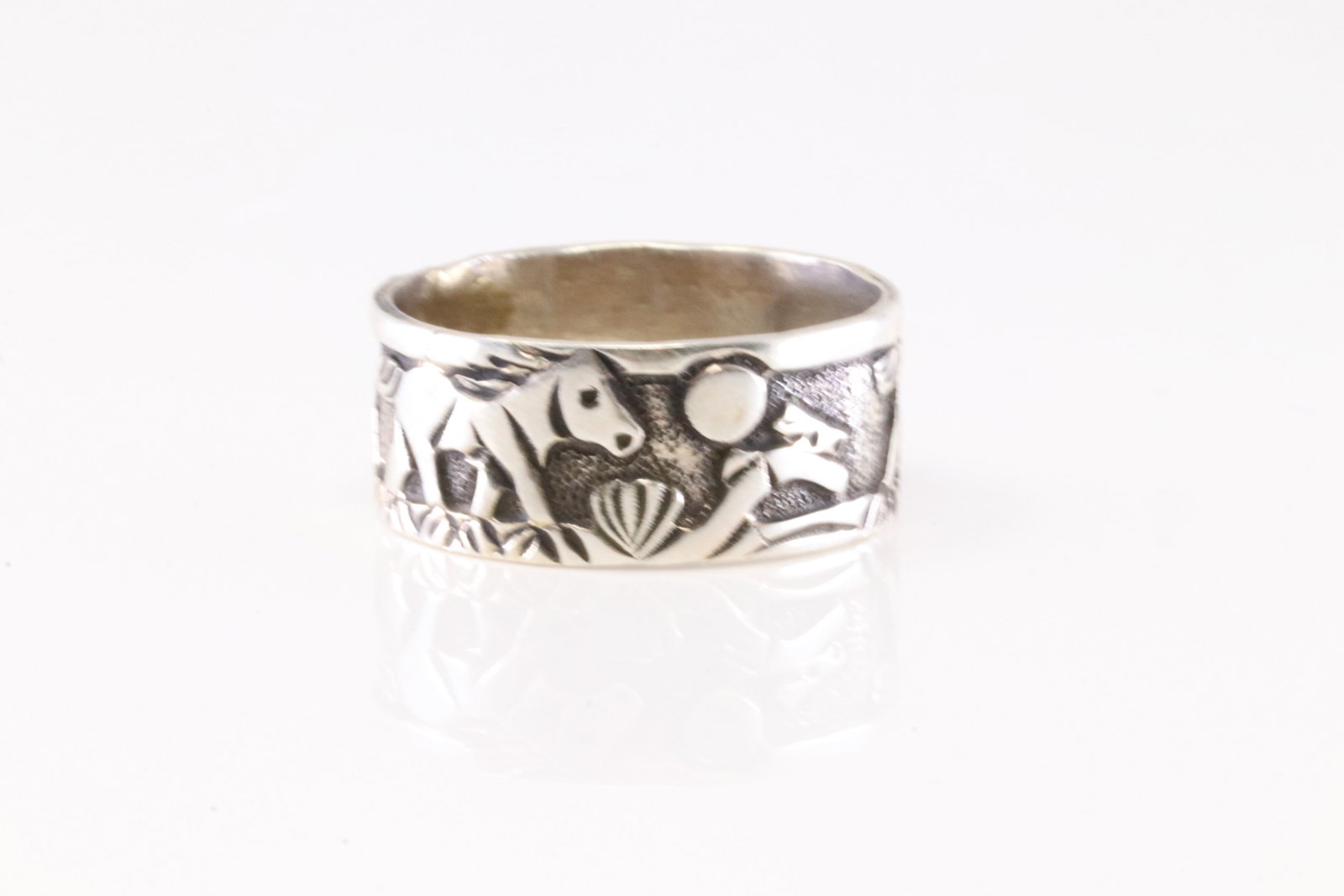 Native America Navajo Sterling Silver Storyteller Horse Ring By Lloyd Becenti.: This is a Native America Navajo Sterling Silver Storyteller Horse Ring By Lloyd Becenti. Ring Size: 13.00.