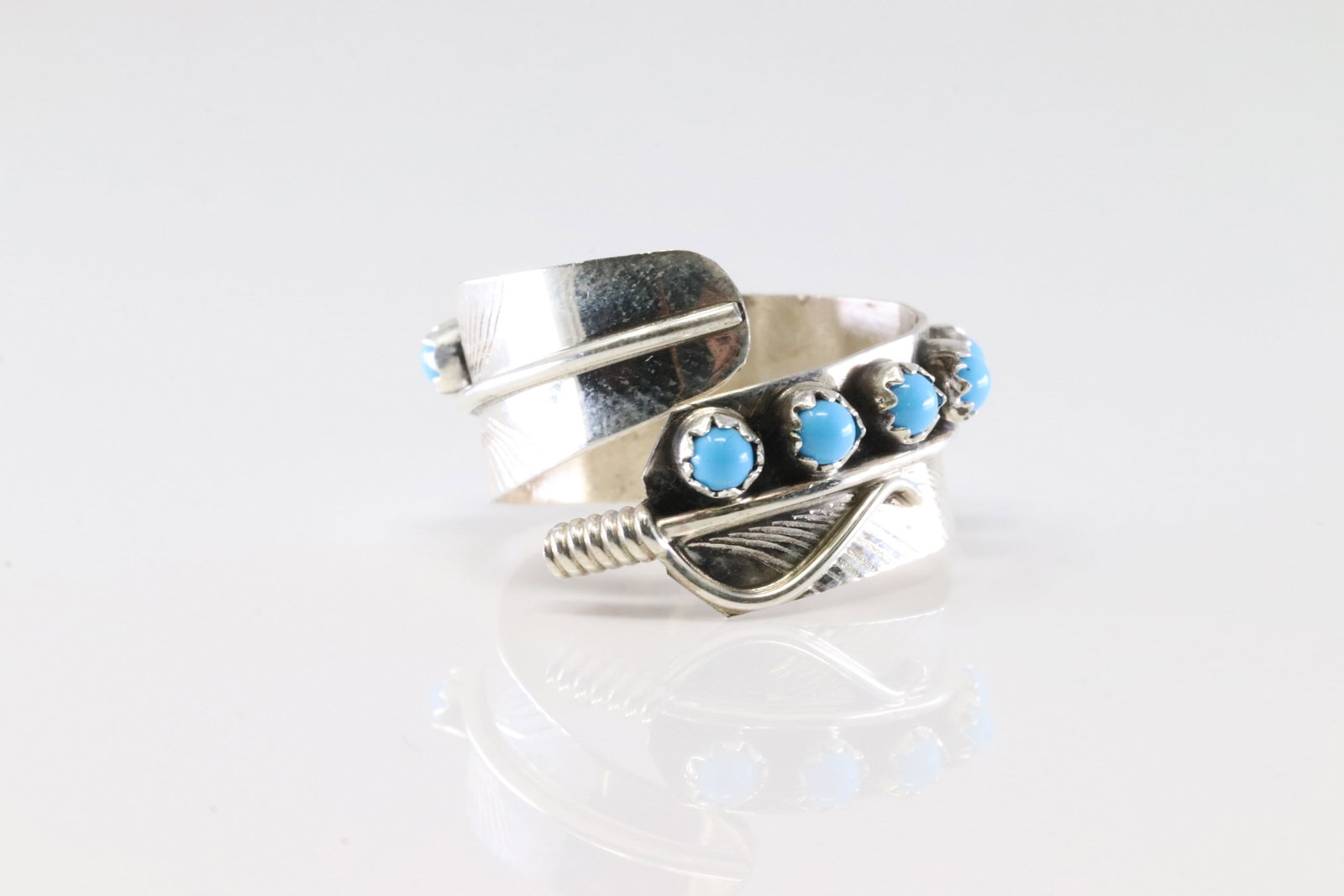 America Sterling Silver Turquoise Feather Ring.: This is a America Sterling Silver Turquoise Feather Ring. Ring size: 9.50.