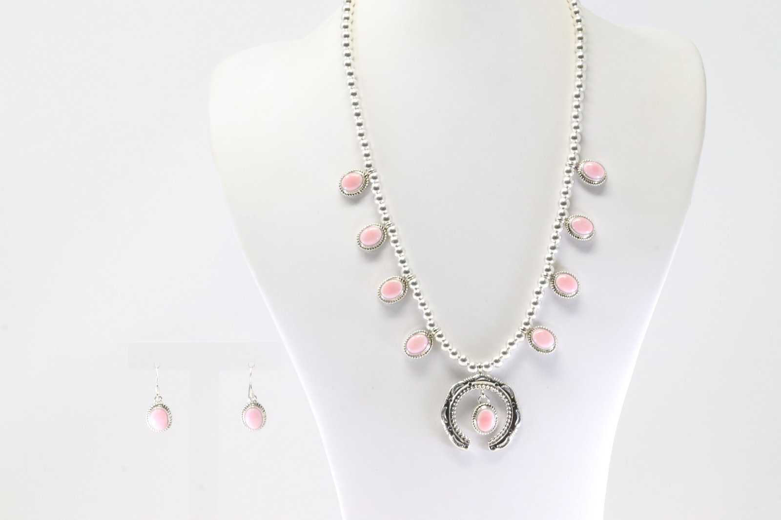 Native America Navajo Sterling Silver Pink Conch Shell Naja Necklace & Earring's Set By SH /: This is a Native America Navajo Sterling Silver Pink Conch Shell Naja Necklace & Earring's Set By SH / Francis. Necklace length: 20.00"