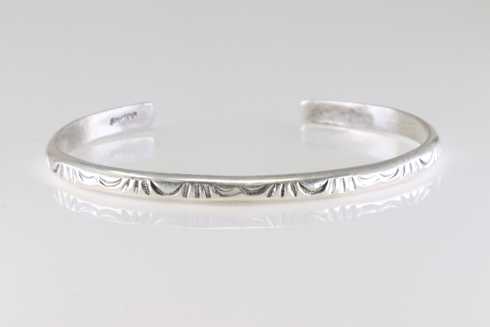 America Sterling Silver Solid Bracelet Cuff. (1 of 3)