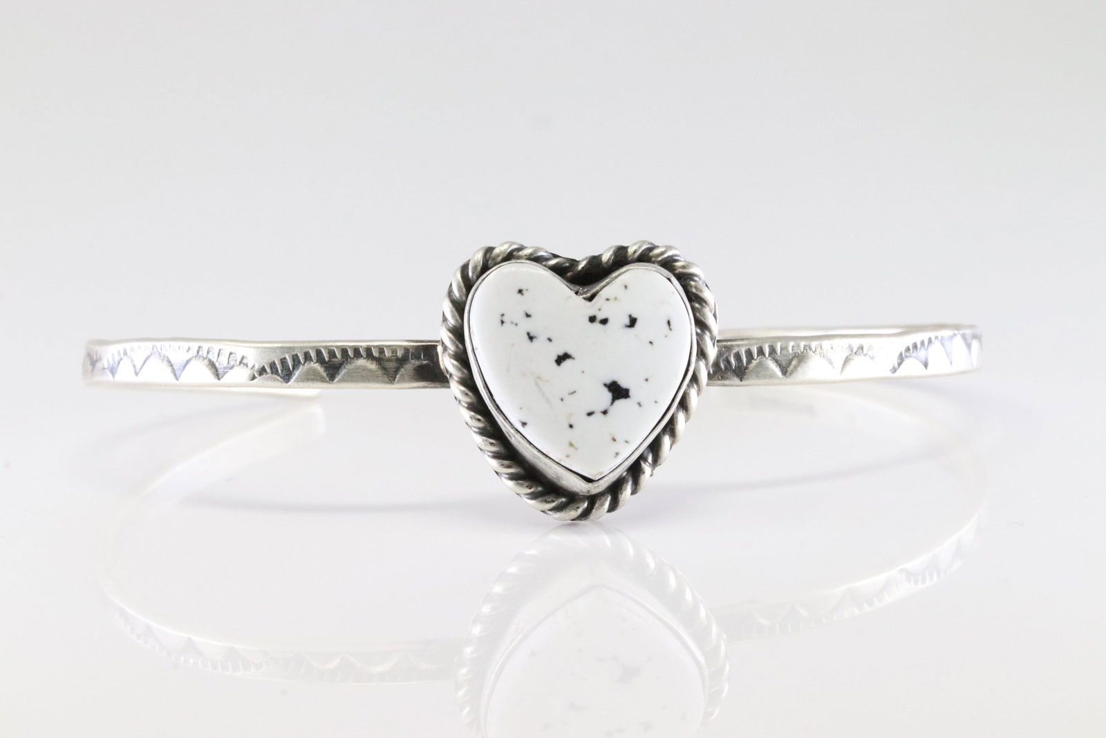 Native America Navajo Sterling Silver White Buffalo Bracelet Cuff By Donovan Skeet.: This is a Native America Navajo Sterling Silver White Buffalo Bracelet Cuff By Donovan Skeet.