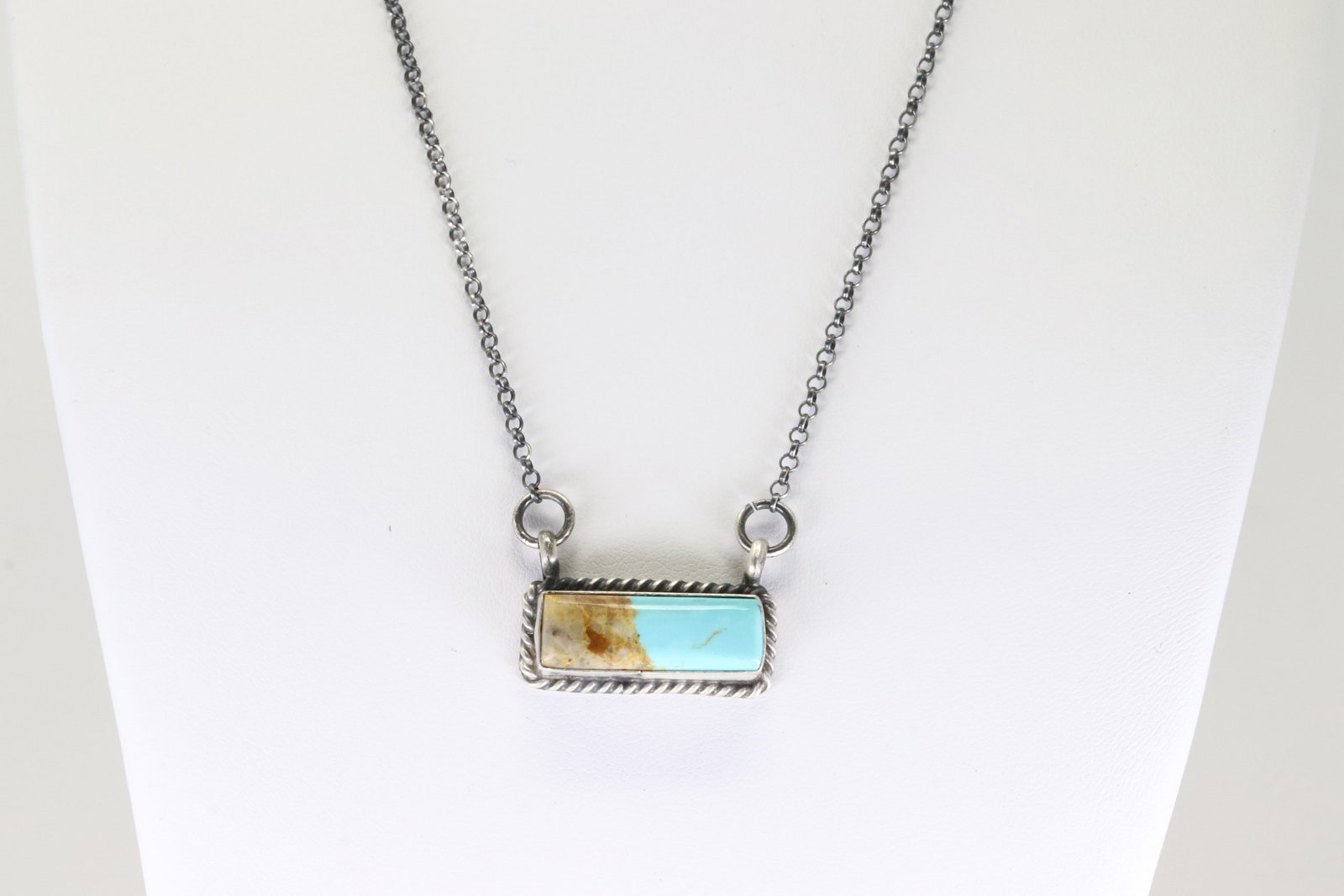 Native America Navajo Sterling Silver Kingman Turquoise Necklace By Johnny Dixon.: This is a Native America Navajo Sterling Silver Kingman Turquoise Necklace By Johnny Dixon. Necklace length: 18.00"