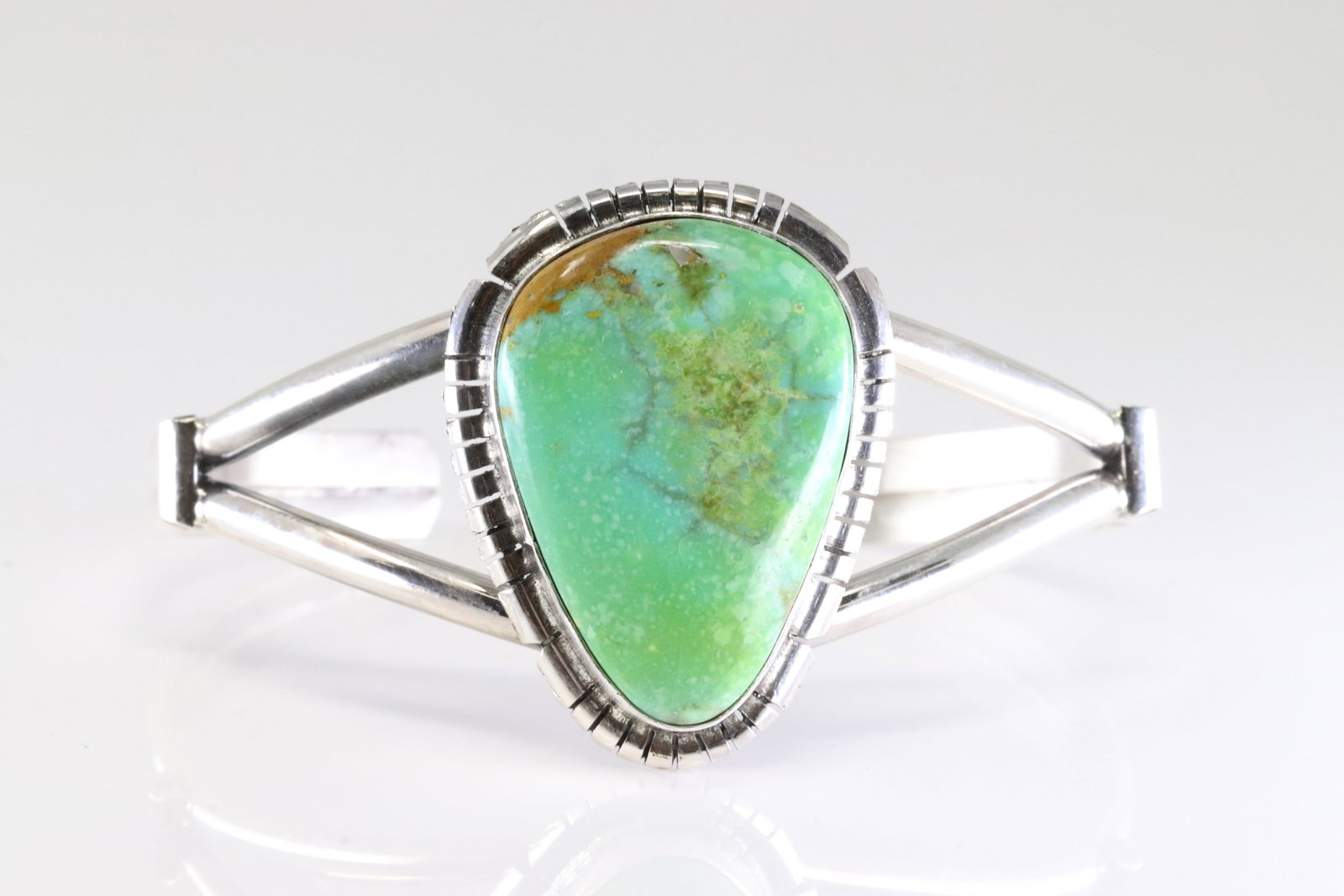 Native America Navajo Sterling Silver Turquoise Bracelet Cuff By S.E.: This is a Native America Navajo Sterling Silver Turquoise Bracelet Cuff By S.E.