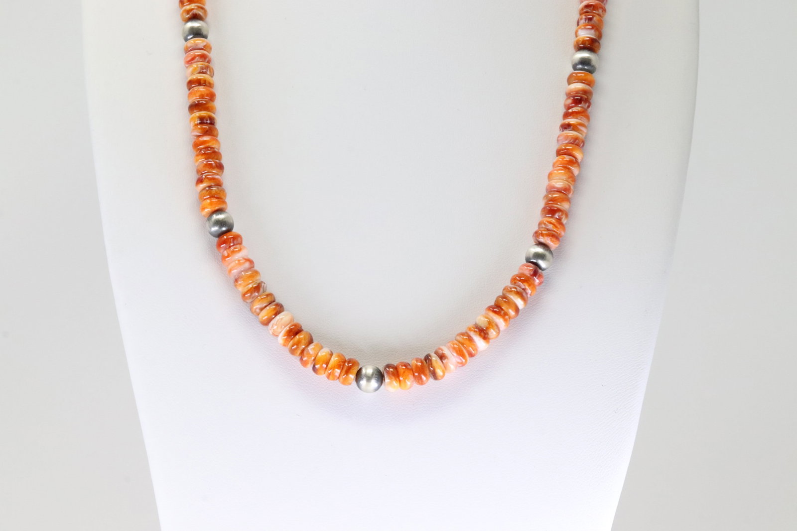 America Sterling Silver Pearl Beaded & Spiny Oyster Necklace.: This is a America Sterling Silver Pearl Beaded & Spiny Oyster Necklace. Necklace length: 18.00"