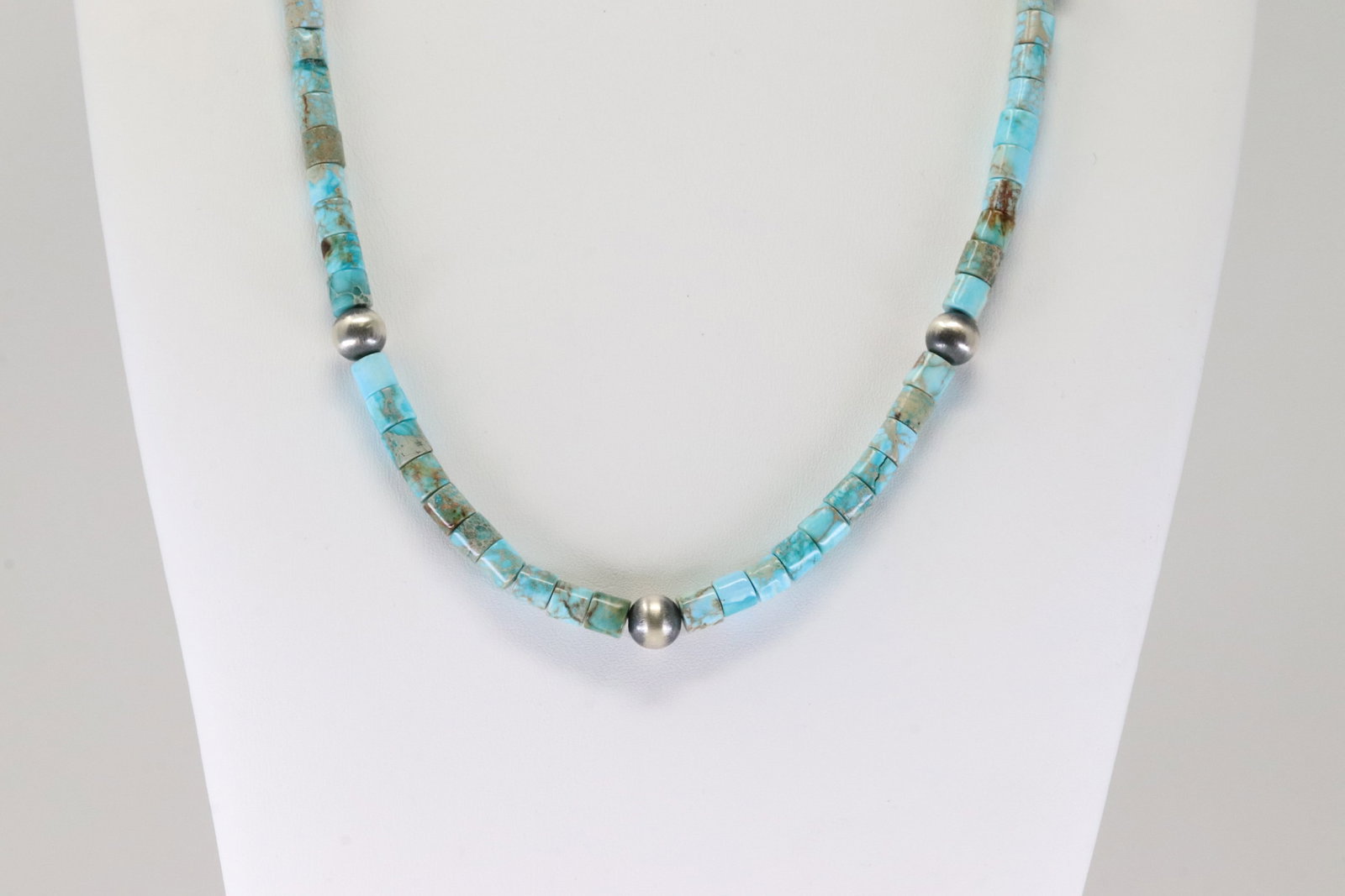 America Sterling Silver Pearl Beaded & Turquoise Necklace.: This is a America Sterling Silver Pearl Beaded & Turquoise Necklace. Necklace length: 18.00"