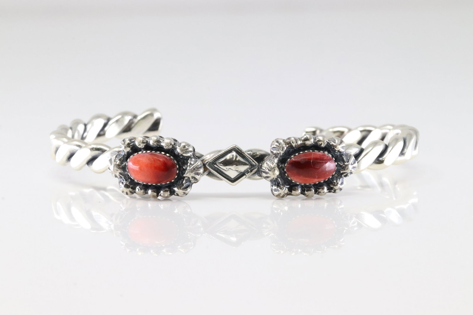 America Sterling Silver Spiny Oyster Bracelet Cuff.: This is a America Sterling Silver Spiny Oyster Bracelet Cuff.