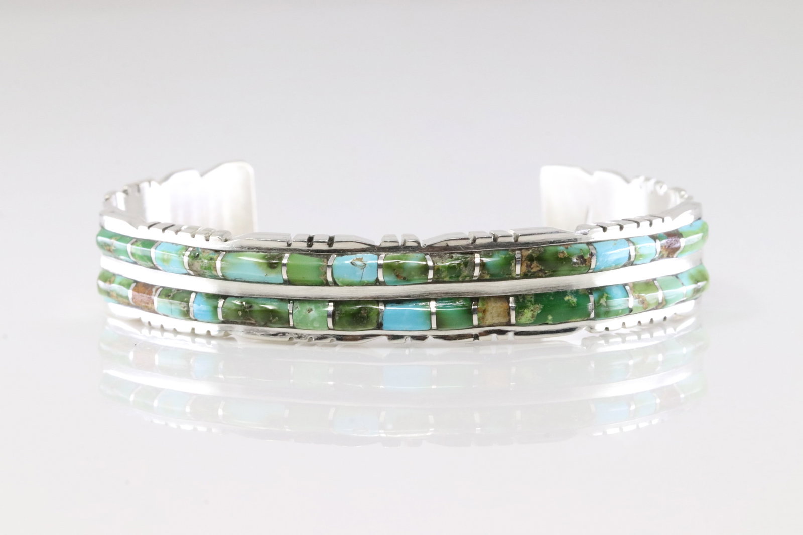 Native America Zuni Sterling Silver Sonora Gold Turquoise Inlay By Sheldon Lalio.: This is a Native America Zuni Sterling Silver Sonora Gold Turquoise Inlay By Sheldon Lalio.