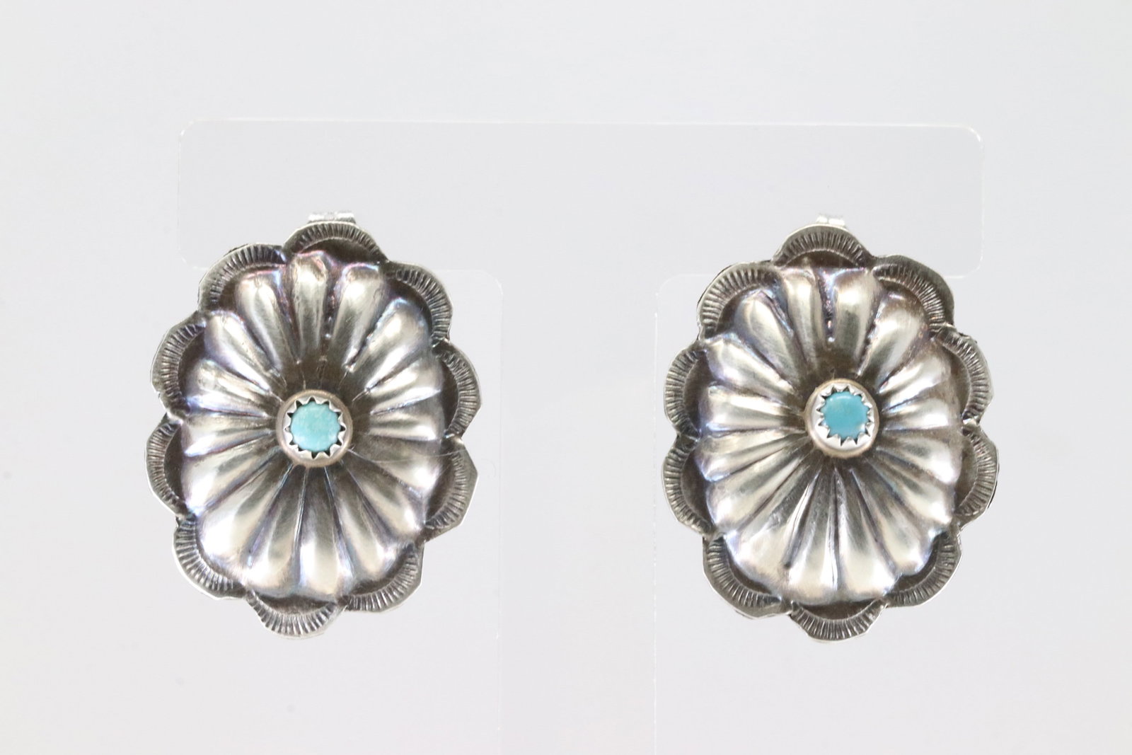 Native America Navajo Sterling Silver Kingman Turquoise Conch Post Earring's By Joan Begay.: This is a Native America Navajo Sterling Silver Kingman Turquoise Conch Post Earring's By Joan Begay.