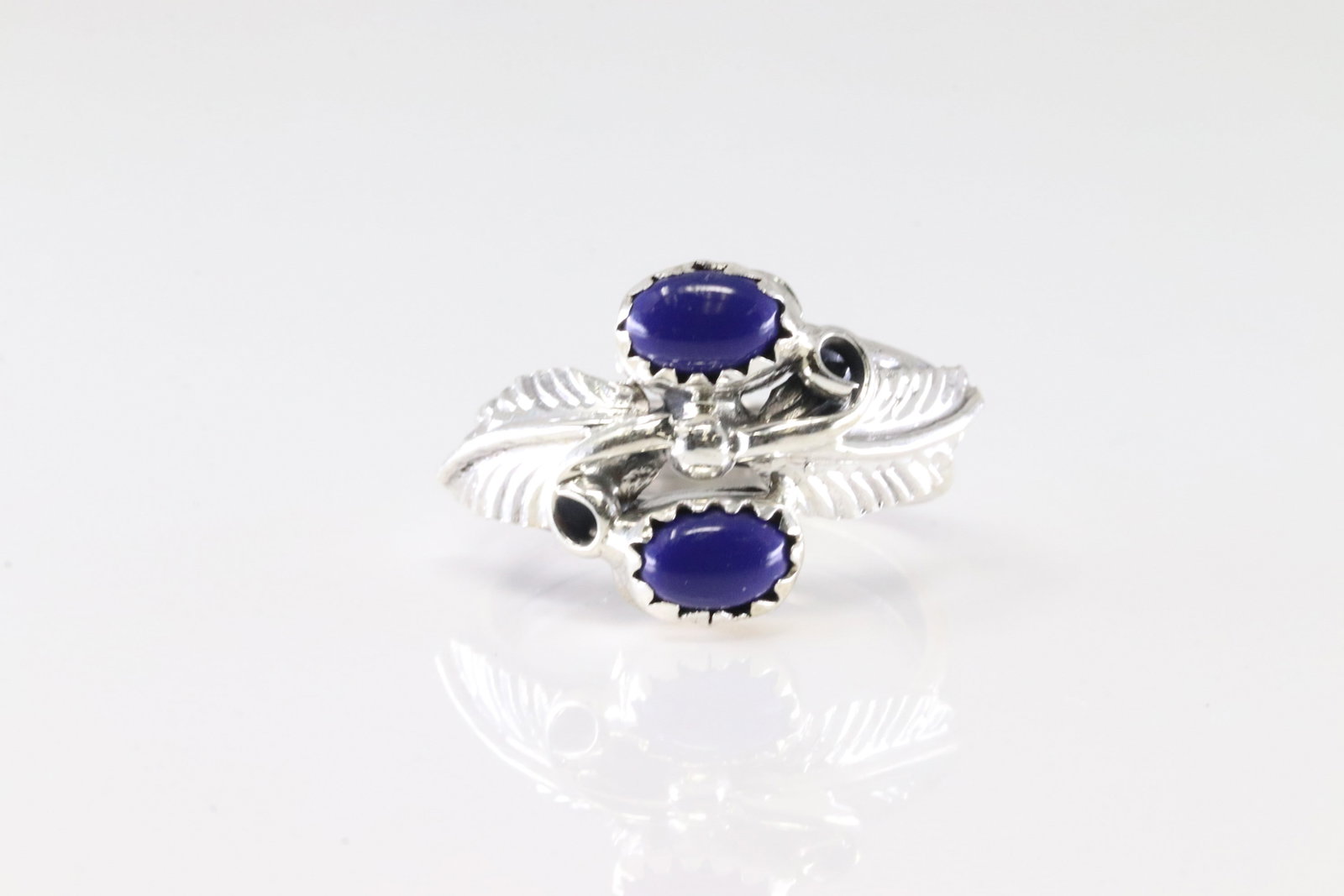 America Sterling Silver Lapis Stone Ring.: This is a America Sterling Silver Lapis Stone Ring. Ring size: 6.00.