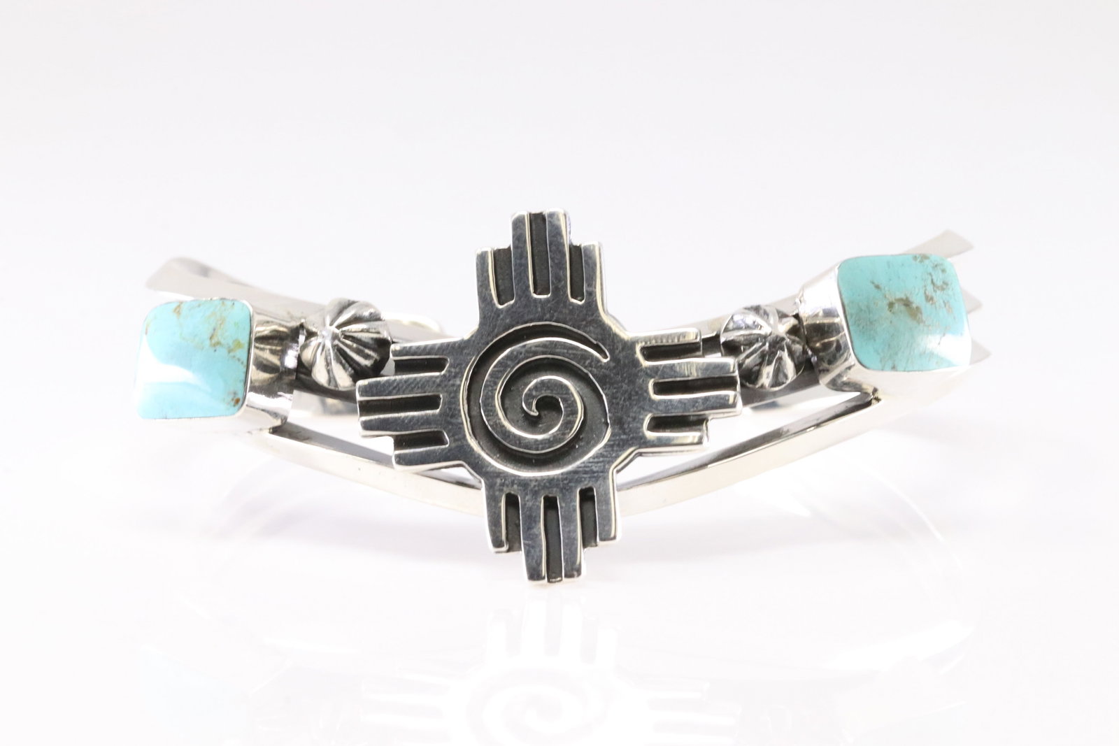 Native America Navajo Sterling Silver Turquoise Bracelet Cuff By T.Yazzie.: This is a Native America Navajo Sterling Silver Turquoise Bracelet Cuff By T.Yazzie.