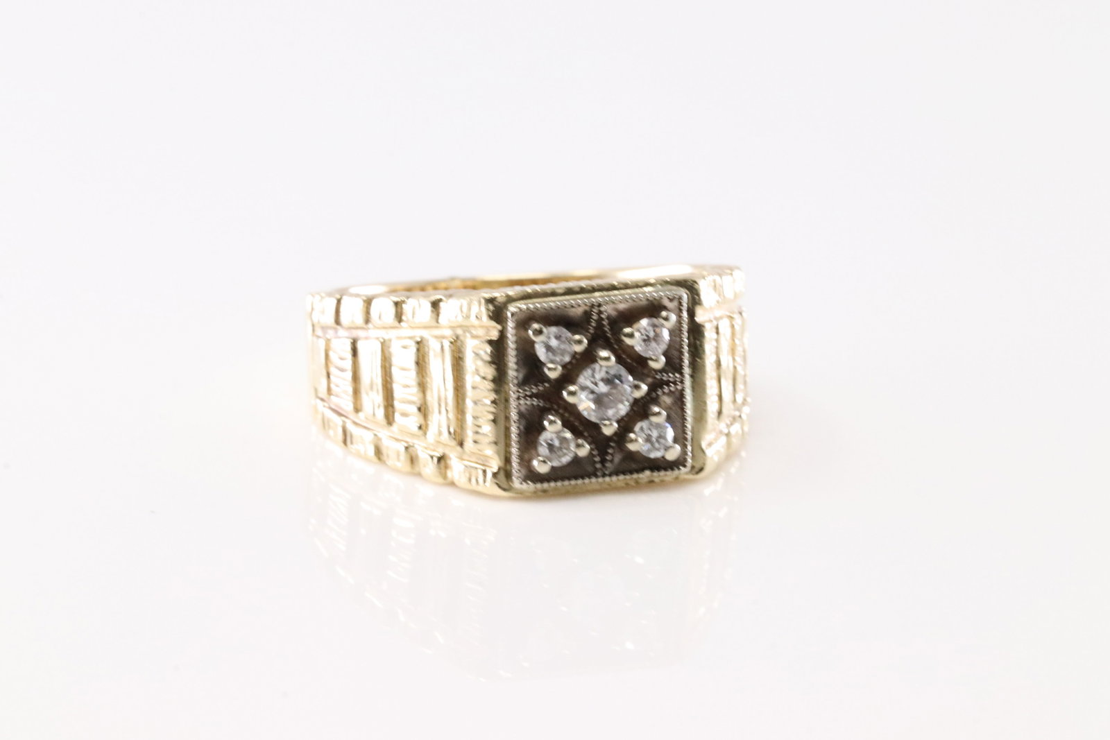 Diamond Ring 10Kt. - 2