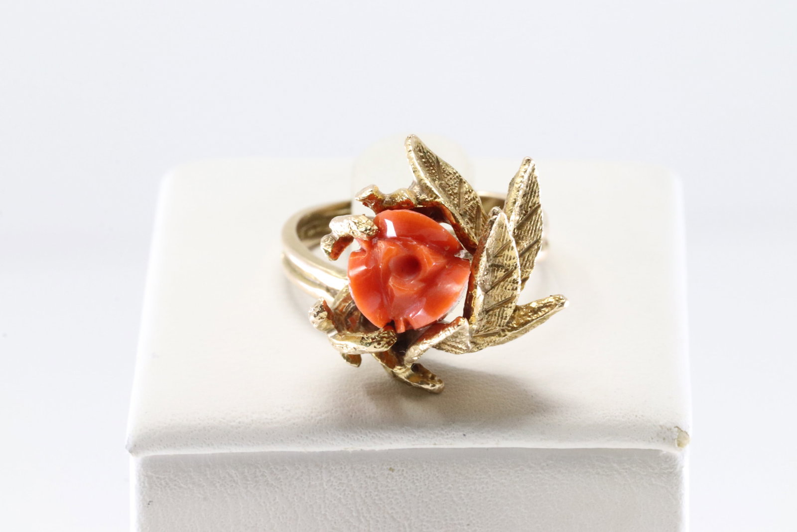 Coral Ring 14Kt.: Ladies 14Kt Yellow Gold Coral Ring. This Ring has Beautiful Coral Gemstone Rose Design. Ring Size: 6.50. Total Weight: 6.75 Grams.