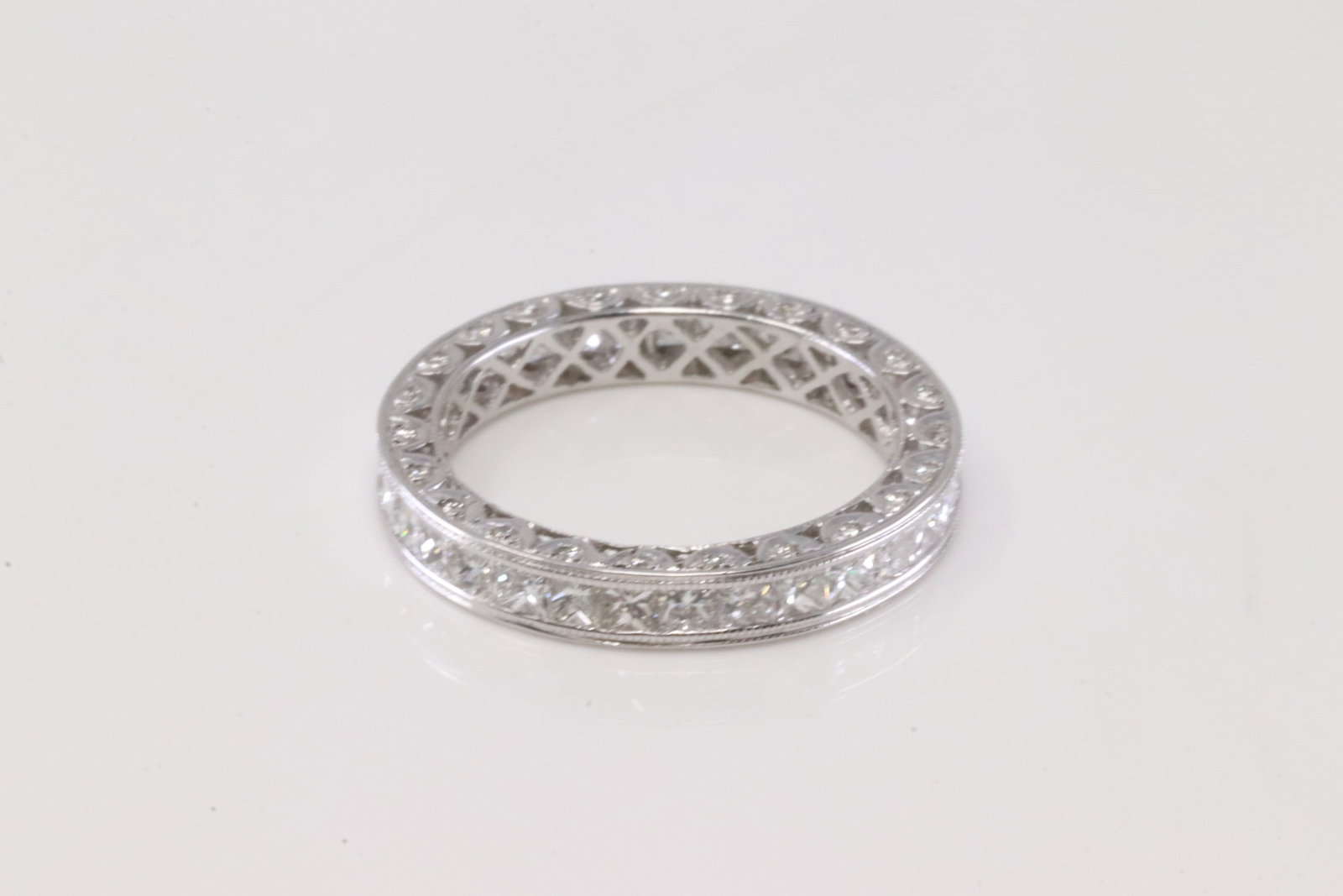 Eetrnity Diamond Ring 18Kt.: Ladies 18Kt White Gold Eternity Diamond Ring. This Elegant Ring has Eternity Design with Brilliants Diamonds. Diamonds weight approx: 4.00ctw. Ring size: 5.00. Total weight: 3.04 Grams.