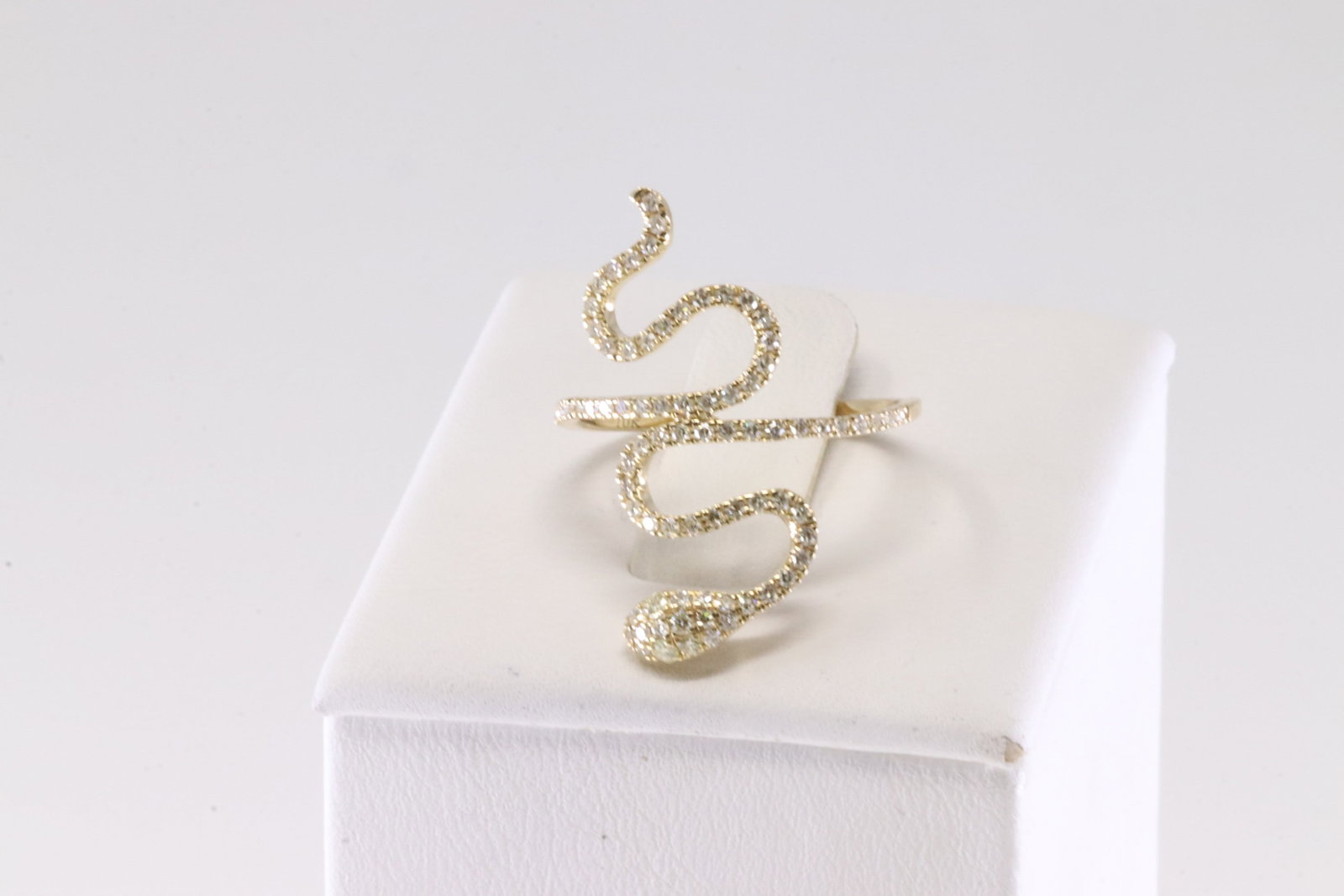 Diamond Ring 10Kt. - 3