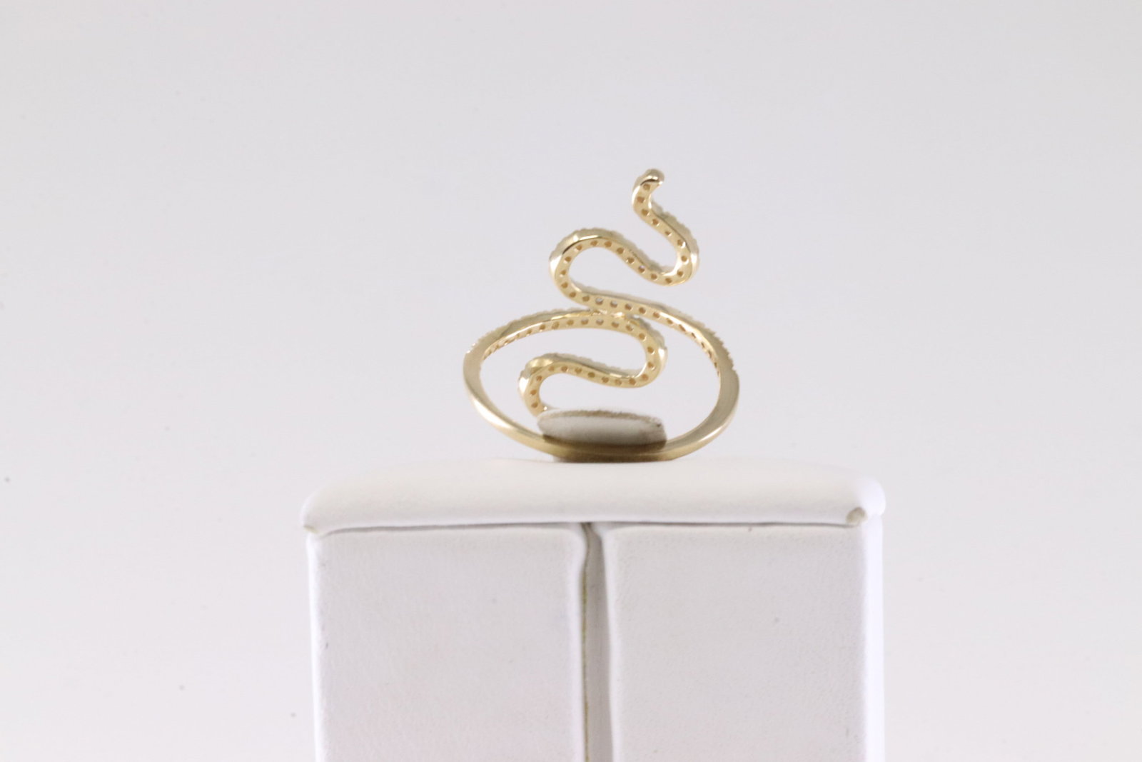 Diamond Ring 10Kt. - 4