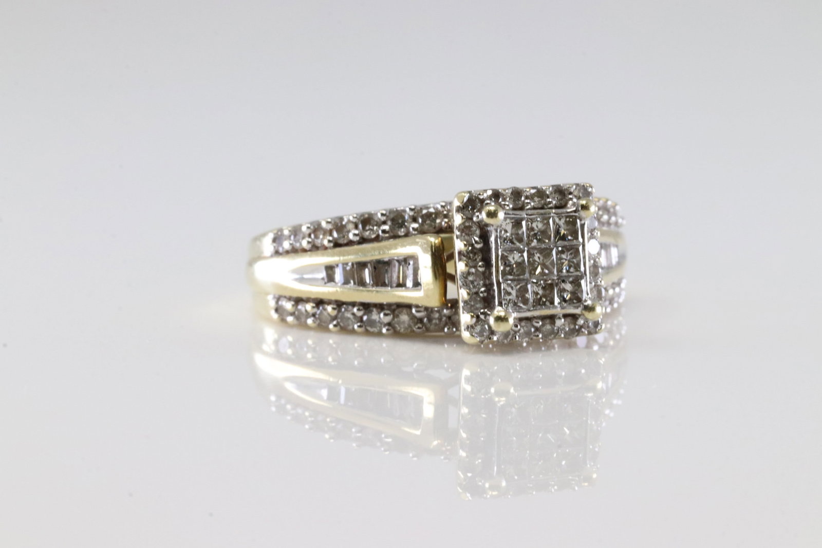 Diamond Ring 10Kt. - 2