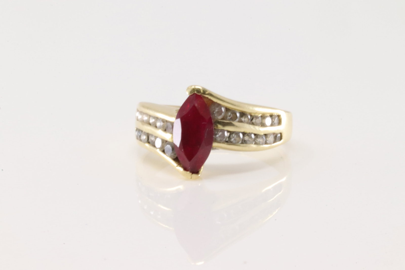 Marquise Ruby & Diamond Ring 18Kt. - 3