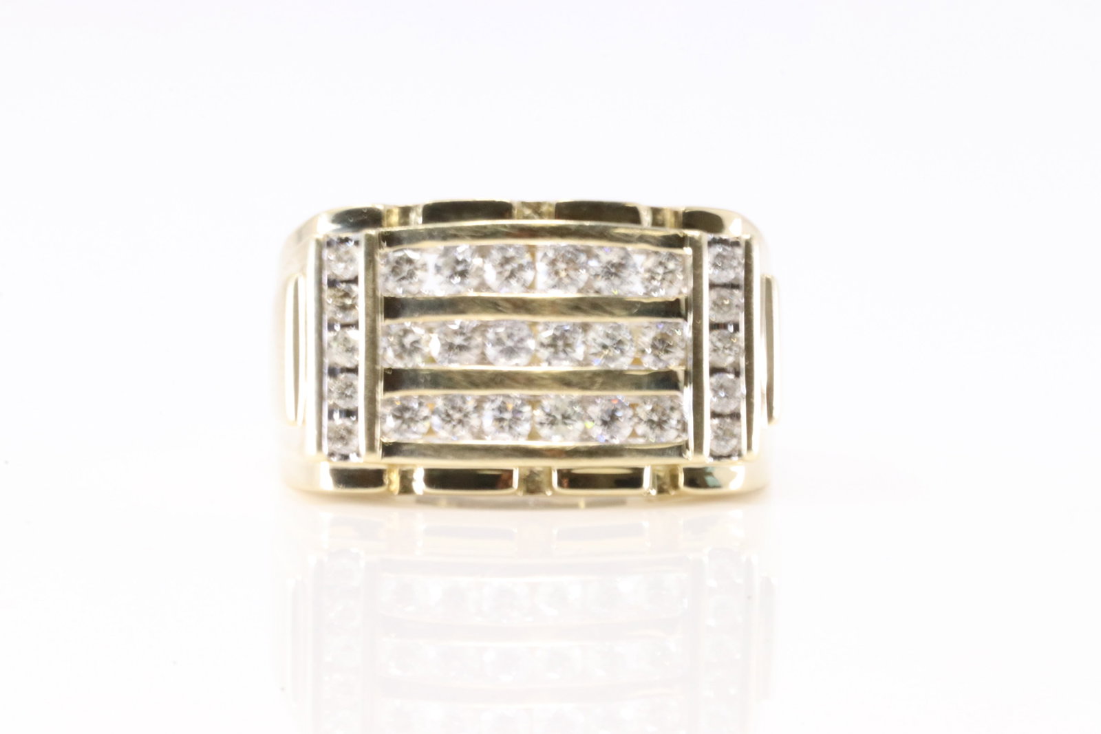 Elegant Diamond Ring 10Kt. (1 of 4)