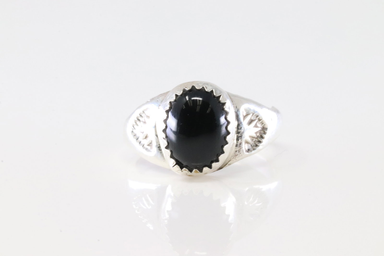 America Sterling Silver Black Onyx Ring.: This is a America Sterling Silver Black Onyx Ring. Ring size: 5.50.