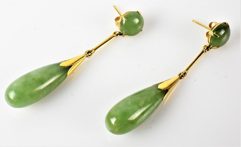 14K Gold and Jadeite Teardrop Earrings: A fine pair of 14K gold and jadeite teardrop style earrings weighing approx. 8.1grams.