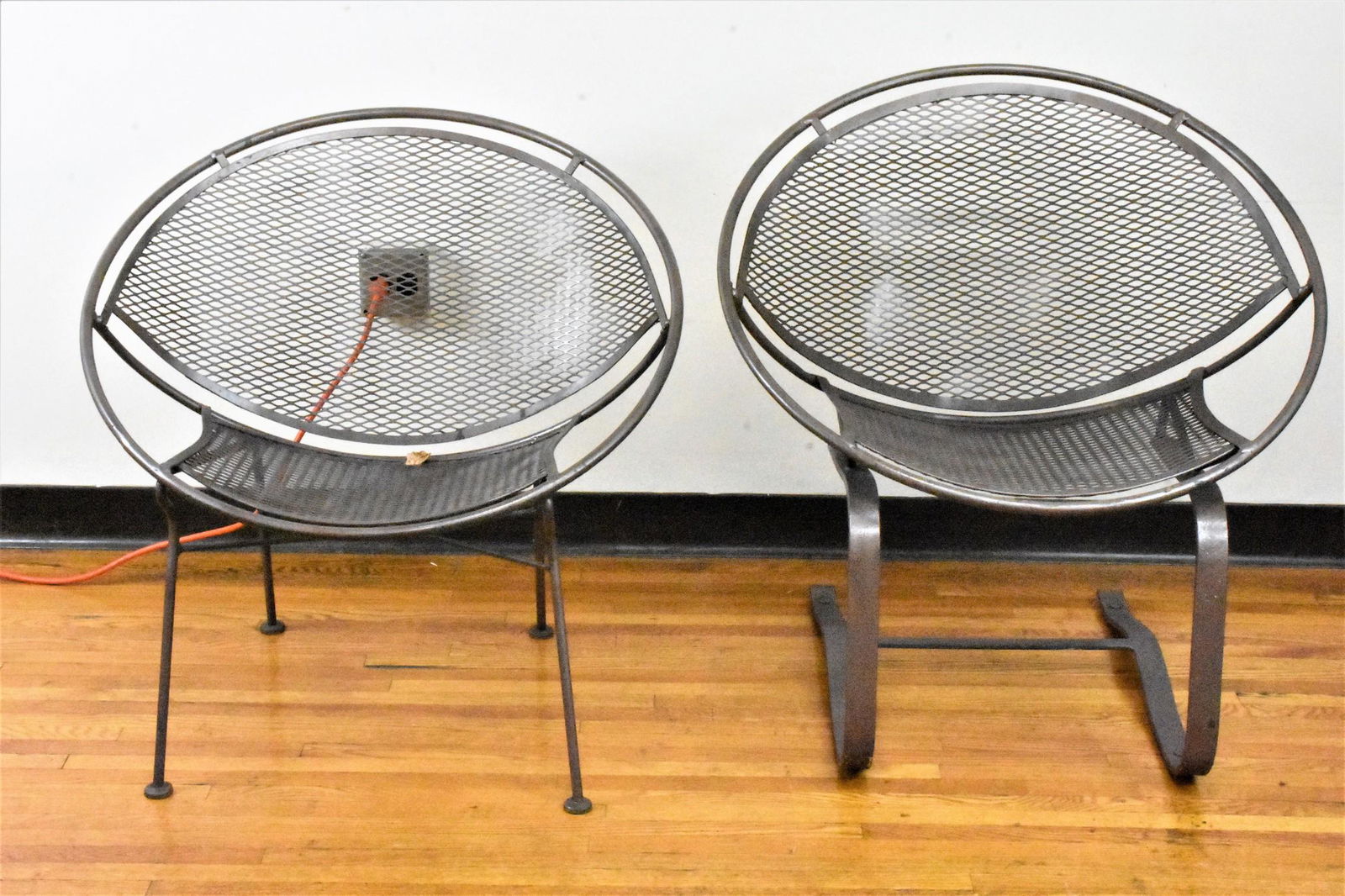 Woodard & Sons Saucer Chair Grouping (1 of 10)