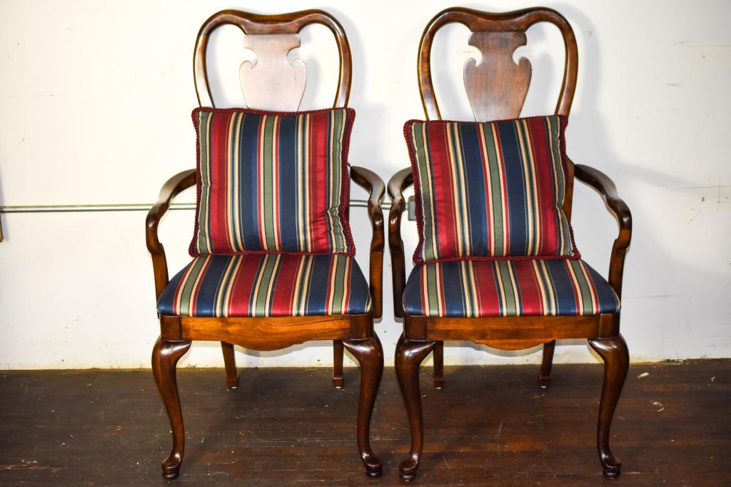 Thomasville Queen Anne Chair Grouping: A fine formal pair of Chairs with throw pillows ***Please Note*** There is no in-house shipping of furniture. It is the sole responsibility of the buyer to arrange for the pick-up and / or shipping of