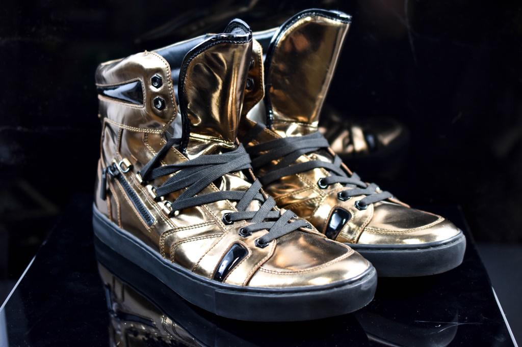 Vintage Jump Extra High-top Sneakers: Super clean and appear to have never been worn except for modeling purposes. Labeled Jump #42001DM-999 Zeto Limited With unique lace up, zipper accent, metalic finish with black soles. Oringinal facto