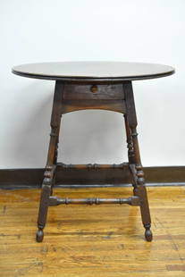 Kittinger William & Mary Style Table Signed: Signed Kittinger William & Mary Style Splay Leg Table. Size: approx. 24"diameter x 24"h