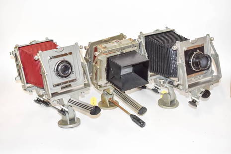 Graflex Cameras & Accessories: Includes (3) cameras, case with accessories. Size: approx. 17"l (expanding)