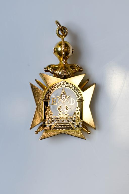 Gold And Enameled Masonic Watch Fob (1 of 4)