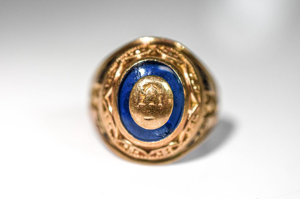 10K Gold Mens Ring (1 of 4)