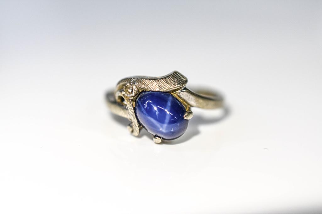 10K and Blue Star Sapphire Gold Ring (1 of 3)